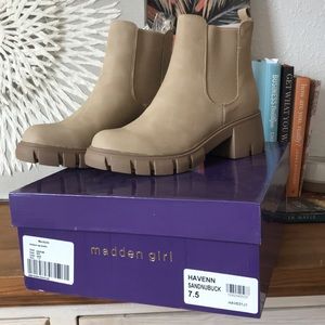 Madden Girl Havenn Sandnubuck Booties in size 7.5 Chelsea Lug Bootie sand